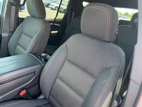 Used 2025 Chevrolet Traverse LT FWD image 12