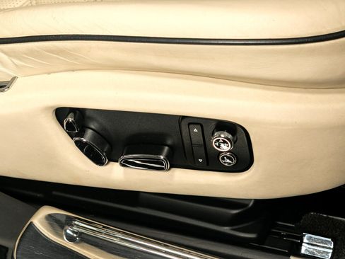 Used 2013 Bentley Mulsanne w/ Premiere Specification Pkg image 26