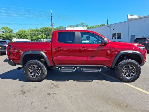 Used 2025 Chevrolet Colorado ZR2 w/ Technology Package AWD/4WD image 7