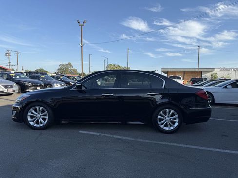 Used 2012 Hyundai Genesis 3.8 image 6