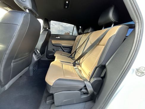 Used 2021 Volkswagen Atlas Cross Sport SE image 19