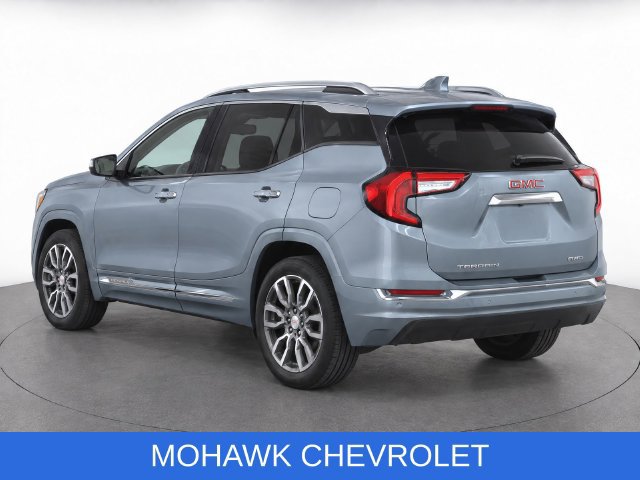 Used 2024 GMC Terrain Denali w/ Denali Premium Package AWD/4WD image 3