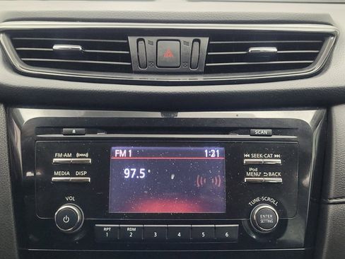 Used 2017 Nissan Rogue S FWD image 25