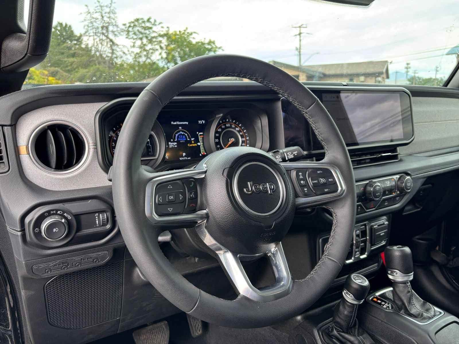 Used 2025 Jeep Wrangler Unlimited Sahara AWD/4WD image 33
