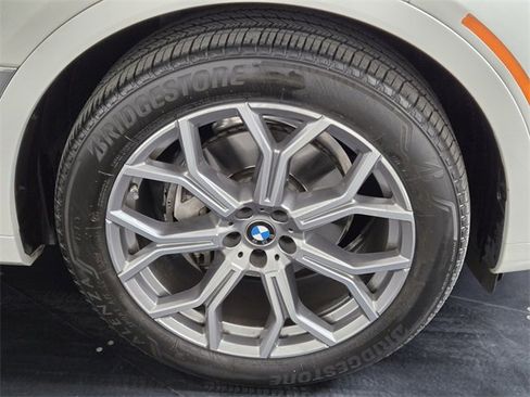 Used 2022 BMW X7 xDrive40i w/ Premium Package image 9