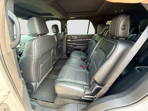 Used 2017 Ford Explorer Platinum AWD/4WD image 30