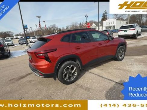 Certified 2024 Chevrolet Trax LT w/ Driver Confidence Package image 9