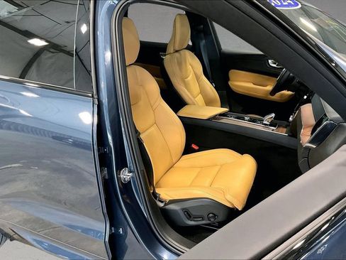 Used 2024 Volvo XC60 T8 Ultimate w/ Protection Package Premier AWD/4WD image 30
