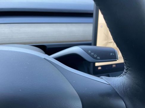 Used 2022 Tesla Model Y Long Range image 40