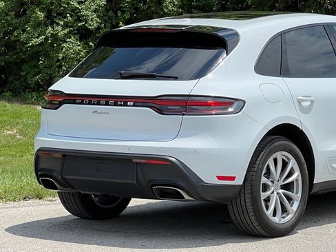 Certified 2025 Porsche Macan AWD/4WD image 9