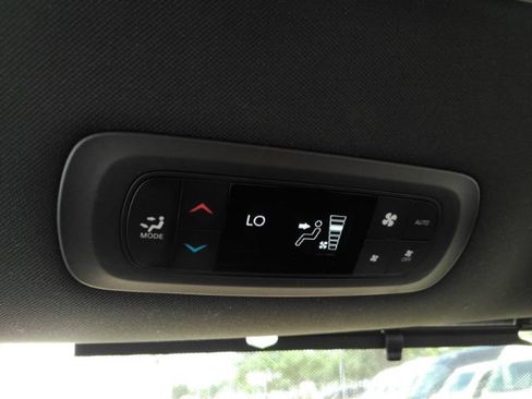 Used 2026 Chrysler Pacifica Select FWD image 34