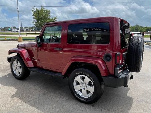 Used 2012 Jeep Wrangler Sahara w/ Connectivity Group AWD/4WD image 4