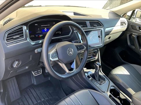 Certified 2024 Volkswagen Tiguan SE image 14