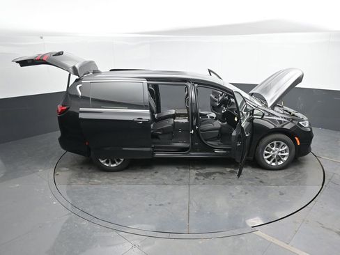New 2026 Chrysler Pacifica Select AWD/4WD image 49
