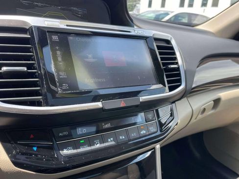 Used 2016 Honda Accord Touring image 30