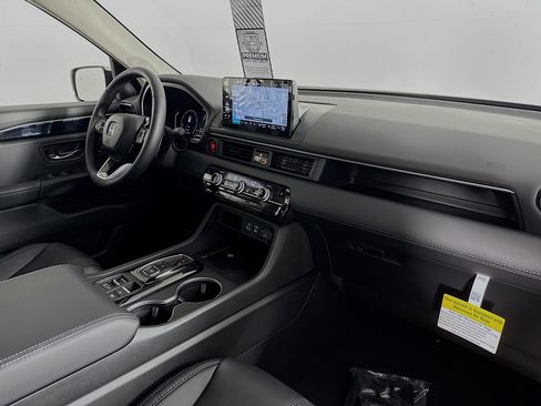New 2025 Honda Pilot Touring image 38