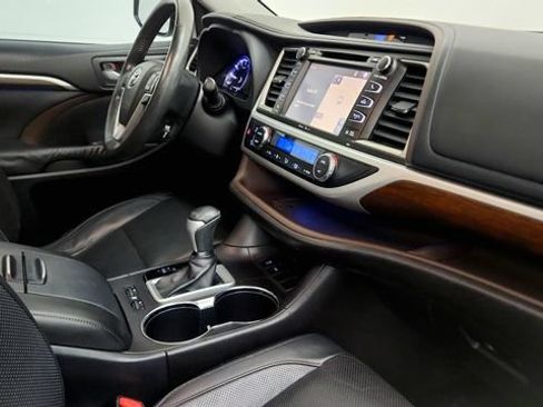 Used 2015 Toyota Highlander Limited Platinum FWD image 35