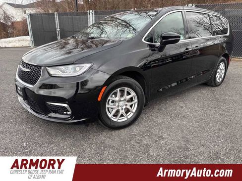 New 2026 Chrysler Pacifica Select image 1