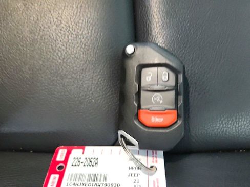 Used 2021 Jeep Wrangler Unlimited Sahara AWD/4WD image 28