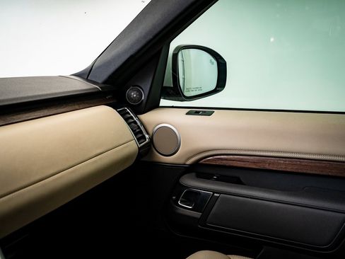 Used 2019 Land Rover Discovery HSE image 34