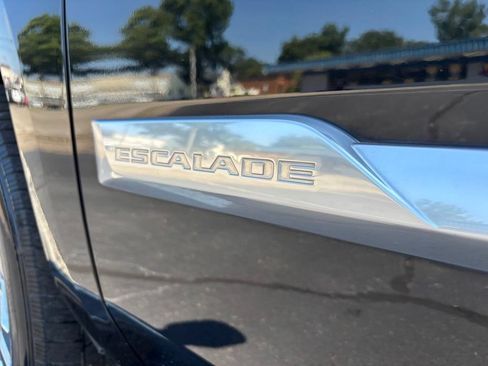 Used 2020 Cadillac Escalade 2WD image 11