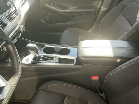 Used 2024 Nissan Altima 2.5 SV FWD image 20