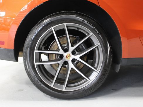 Certified 2025 Porsche Macan image 20