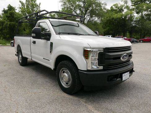 Used 2019 Ford F250 XL w/ Power Equipment Group RWD image 3