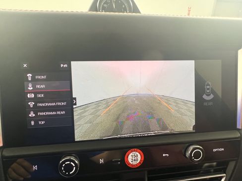 Certified 2025 Porsche Macan AWD/4WD image 24