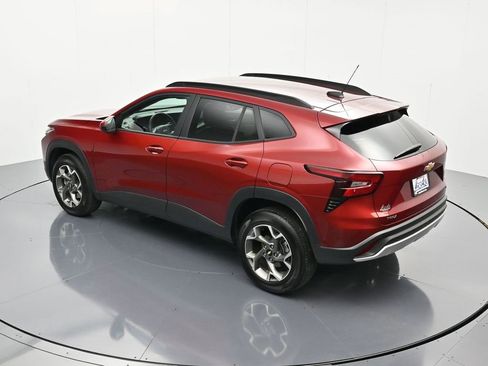 Certified 2025 Chevrolet Trax LT w/ LT Convenience Package image 34