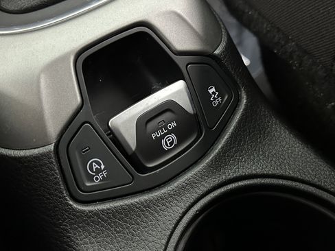 Used 2020 Jeep Compass Sport image 17