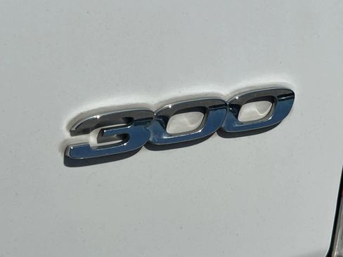 Used 2019 Chrysler 300 Limited RWD image 17