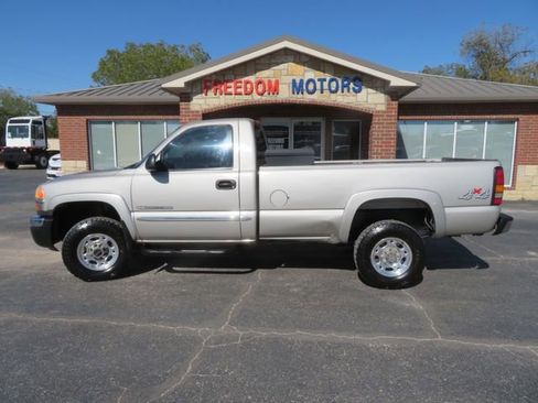 Used 2004 GMC Sierra 2500 SLE w/ Skid Plate Package image 9