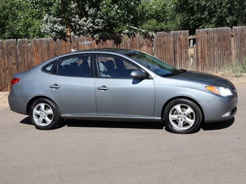 Used 2010 Hyundai Elantra SE FWD image 2