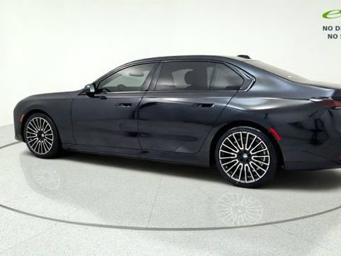 Used 2025 BMW i7 xDrive60 w/ Executive Package RWD image 6