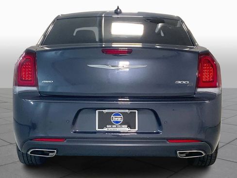 Used 2019 Chrysler 300 S w/ 300S Premium Group image 4