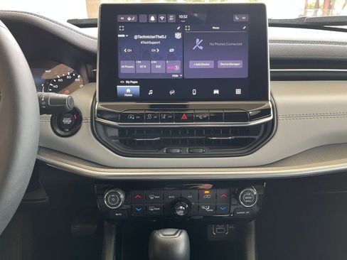 Used 2025 Jeep Compass Limited image 17