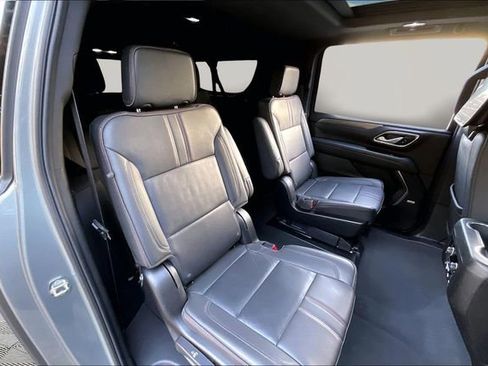 Used 2024 Chevrolet Suburban RST w/ Luxury Package image 17