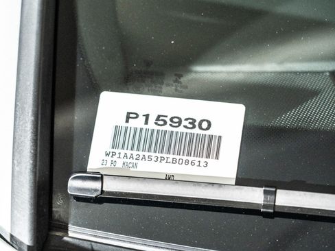 Certified 2023 Porsche Macan AWD/4WD image 26