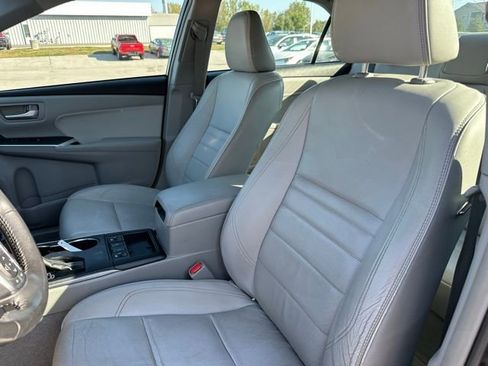 Used 2015 Toyota Camry XLE w/ Moonroof Package image 7
