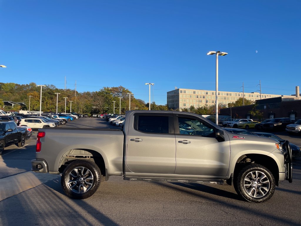 Used 2023 Chevrolet Silverado 1500 RST w/ Z71 Off-Road Package AWD/4WD image 6