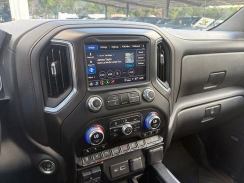 Used 2023 GMC Sierra 2500 AT4 w/ AT4 Preferred Package AWD/4WD image 10