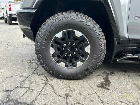 New 2025 GMC Hummer EV 2X w/ Extreme Off-Road Package image 27