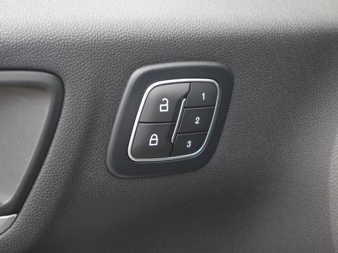 Certified 2025 Ford Escape Platinum AWD/4WD image 32