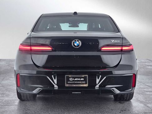 Used 2024 BMW 740i w/ Premium Package image 4