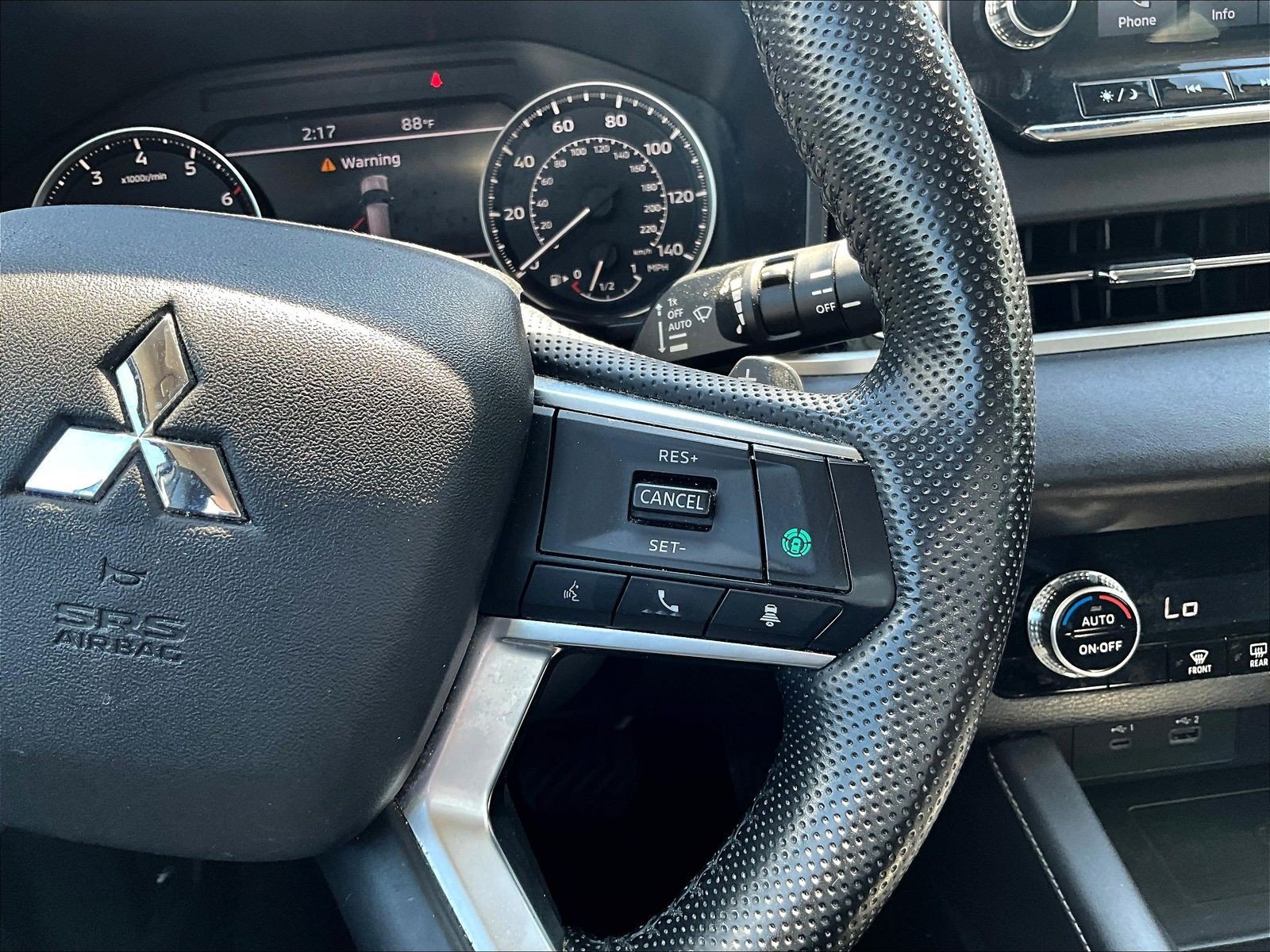Used 2024 Mitsubishi Outlander SE AWD/4WD image 12