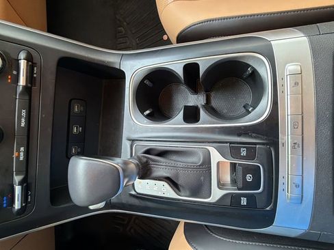 Used 2024 Kia Carnival LX FWD image 27