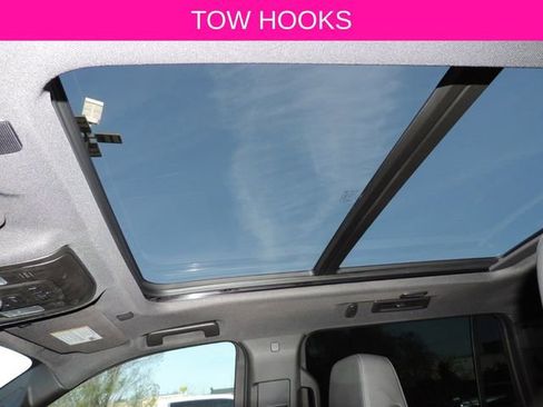 Certified 2024 Chevrolet Suburban Z71 w/ Luxury Package image 23