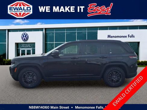 Used 2024 Jeep Grand Cherokee Trailhawk w/ Luxury Tech Group III AWD/4WD image 4