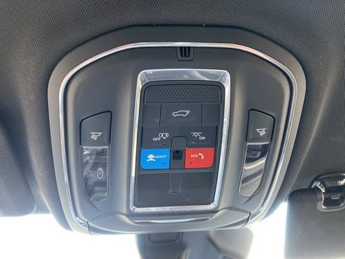 Used 2023 Jeep Grand Cherokee L Laredo image 20